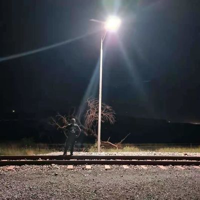 Todos en un polo accionado solar de la luz de calle de 14000lm 30W 80W LED 18V instalar